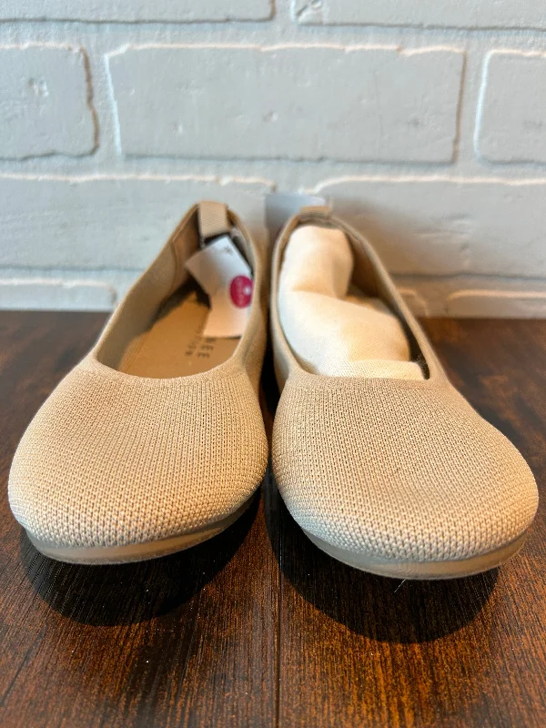 Beige Shoes Flats Journee, Size 6.5